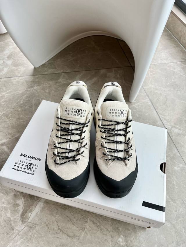 代购级 Salomon Mm6 萨洛蒙联名马吉拉 X-Alp系列 情侣款 户外 休闲 运动鞋 原版购入开发 做货 这款由mm6全新演绎的x-Aip专注于其空气动