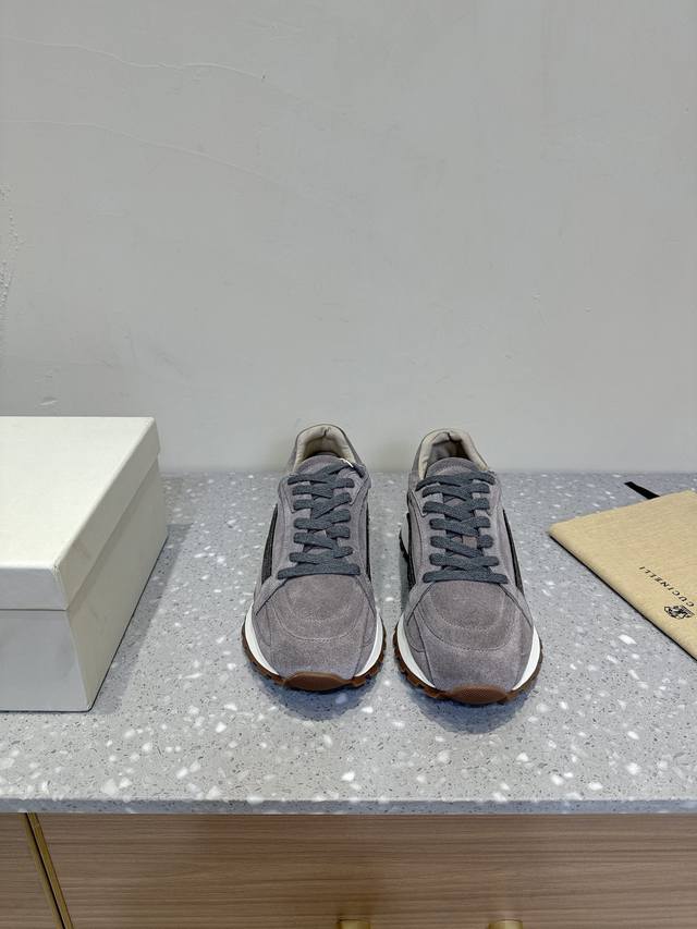 Brunello Cucinelli 24Ss最新 Bc 系带 羊毛休闲鞋 Bc是意大利知名品牌，极简主义风格，纯手工串联珠链配饰！复古又高级！简约又大气， 属