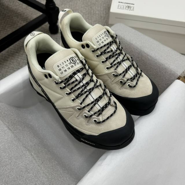 代购级 Salomon萨洛蒙x Mm6马吉拉 24S联名 X-Alp系列 情侣款 户外 休闲 运动鞋 原版购入开发 做货 这款由mm6全新演绎的x-Aip专注于