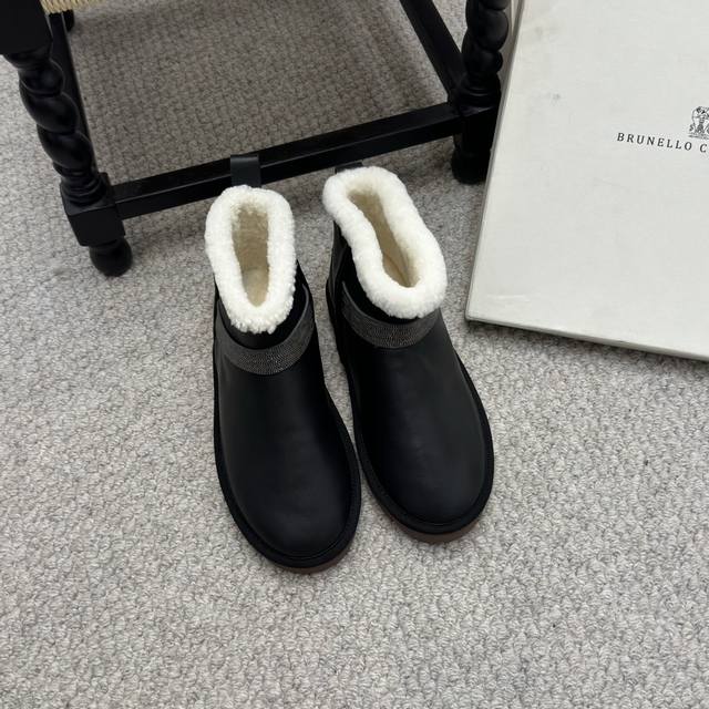 Zp级 Brunello Cucinelli 羊羔毛包子靴 Bc有着原汁原味意大利奢侈审美dna，以及对女性的深刻理解与苦心钻研，Open Walk Ankle
