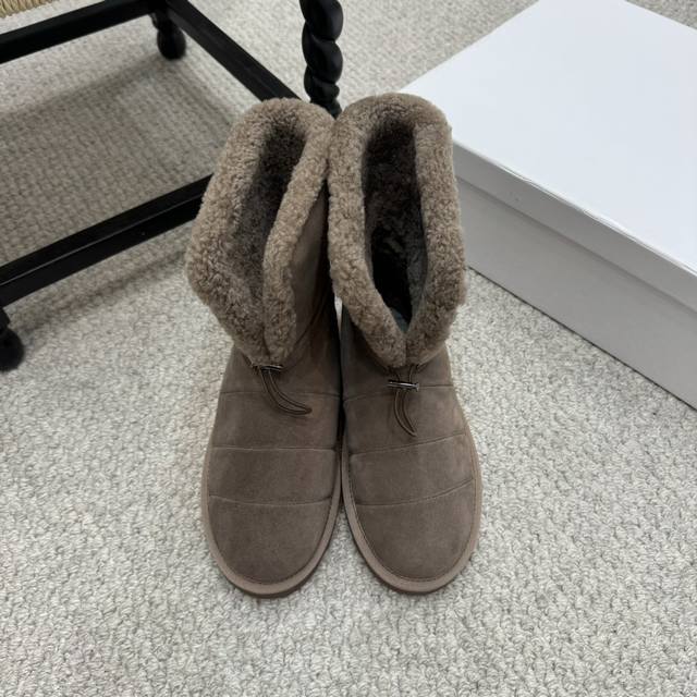 Zp级 Brunello Cucinelli 羊羔毛包子靴 Bc有着原汁原味意大利奢侈审美dna，以及对女性的深刻理解与苦心钻研，Open Walk Ankle