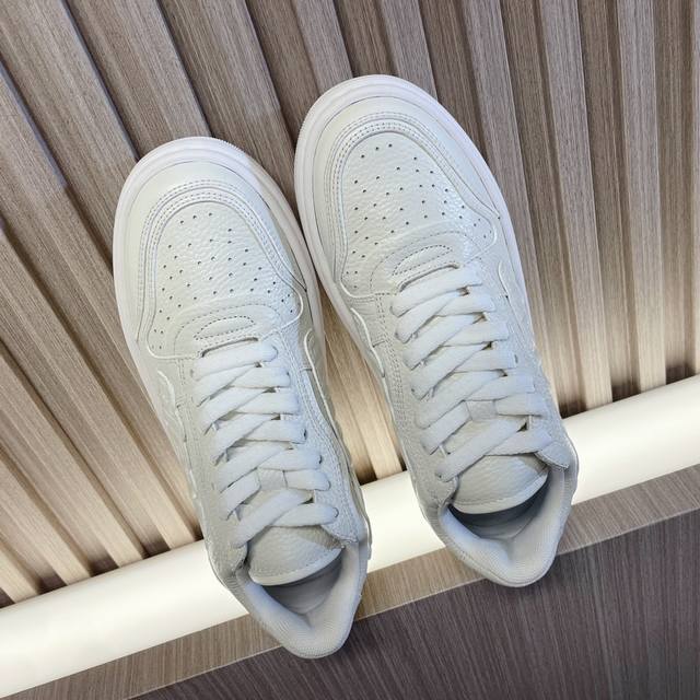 Alexander Wang 亚历山大王 Aw最新情侣款；小白鞋；厚底鞋；运动鞋 全真皮定制质感饱满细腻；荔枝纹小牛皮面料，立体logo字母装饰 定制进口透气网
