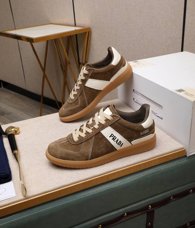 出厂价 PRADA 普拉达 2024最新款原版复刻！可到做工一流 鞋面意大利进口小牛皮透气真皮内里 适合出行，原版复大刻底，让你适合各出种行，尽显低调奢华。以质