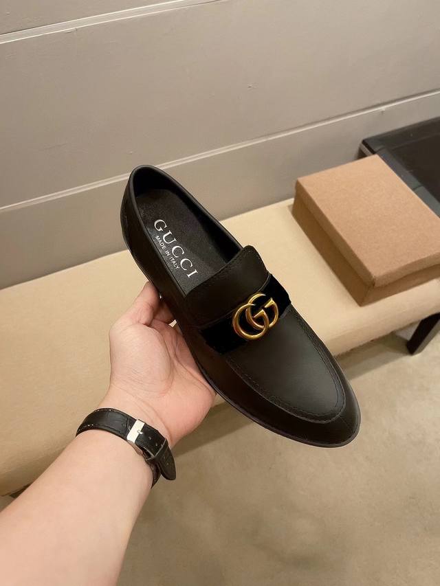 实价 ，品牌古奇！英文名Gucci，官网新款巴黎时装周走秀款，古奇惊世骇俗，不一样的感觉，自然不失高雅，[爱情] 鞋面采用头层进口意大利小牛皮 假一赔十 头层羊