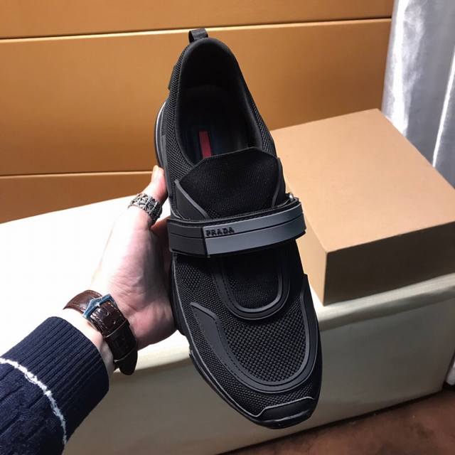 牛里 PRADA 普拉达顶级代购品质！原版1:1塑胶飞织布面透气 牛皮内里及垫脚 私模大底气垫原版设计 防滑耐磨有弹性 时尚百搭 休闲运动.Size:38-44
