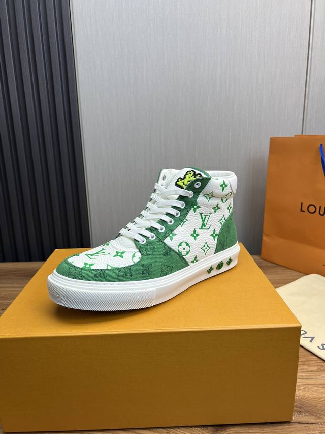 工厂价 LOUIS.LV新品男士高端休闲运动鞋｜选用进口头层牛皮｜鞋面立体压纹经典Monogram 图案｜原版橡胶大底，耐磨舒适｜Monogram 花卉点缀橡胶