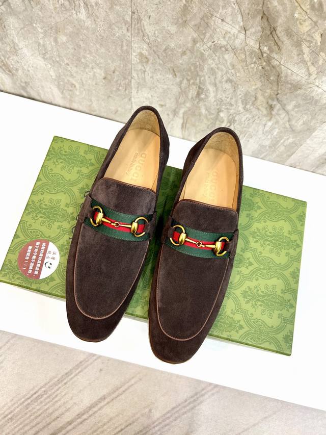 原版真皮大底 品牌：GUCCI 古奇 标准码：男码38 44 45 46可以定做 等级：官网同款 原单品质 材料：原版牛皮 水染牛皮内里 原版真皮大底 款式类别