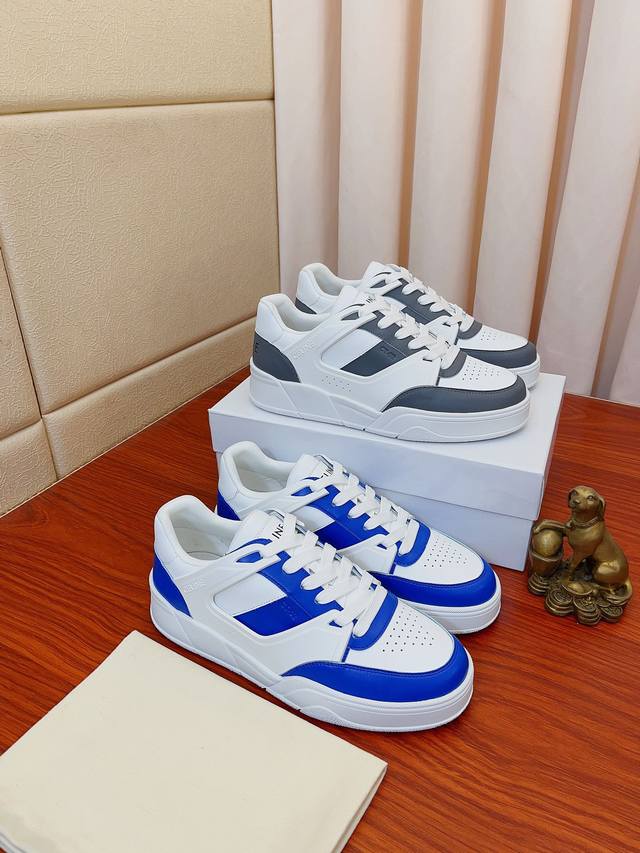 实价： CELINE 赛琳 原版纳帕小牛皮 鞋身品牌塑胶 高周波品牌logo＋内里 垫脚：网布内里＋原版 TPR橡胶 成型大底 -超高品控 做工精细：凸显 高端