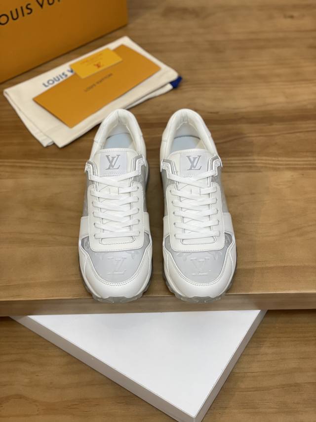 工厂价: 顶级版本 新款louis vuitton 路易威登官网同步 经典男鞋休闲运动鞋，原版一比一开模，实体疯卖爆款 面料:头层牛皮+原版品牌老花压花 内里: