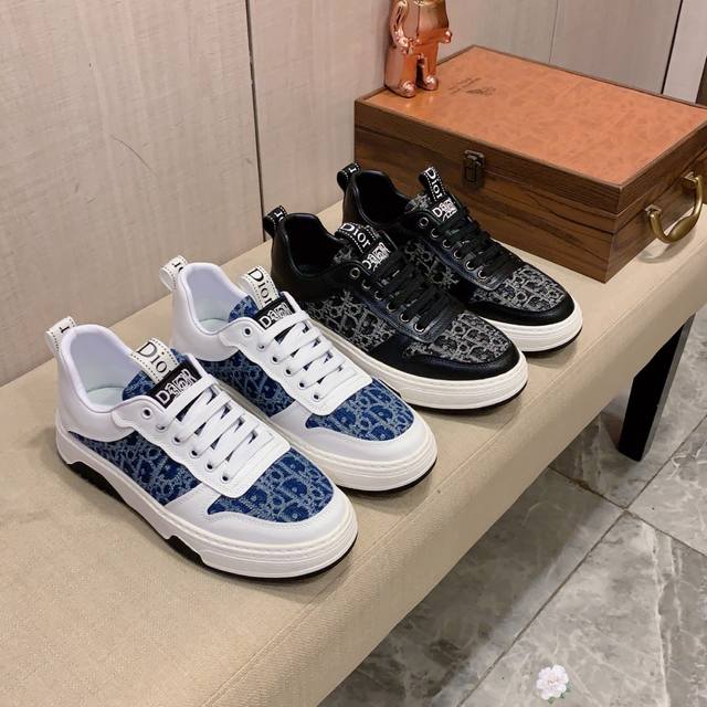新款: 厂价: 迪奥DIOR* 最新爆款皮鞋靴，顶端品牌奢侈～代购，顶级～质量。鞋面選用进口透气牛皮搭配材质透气羊皮垫脚 精细做工。原版个性时尚柔软橡膠耐磨防滑