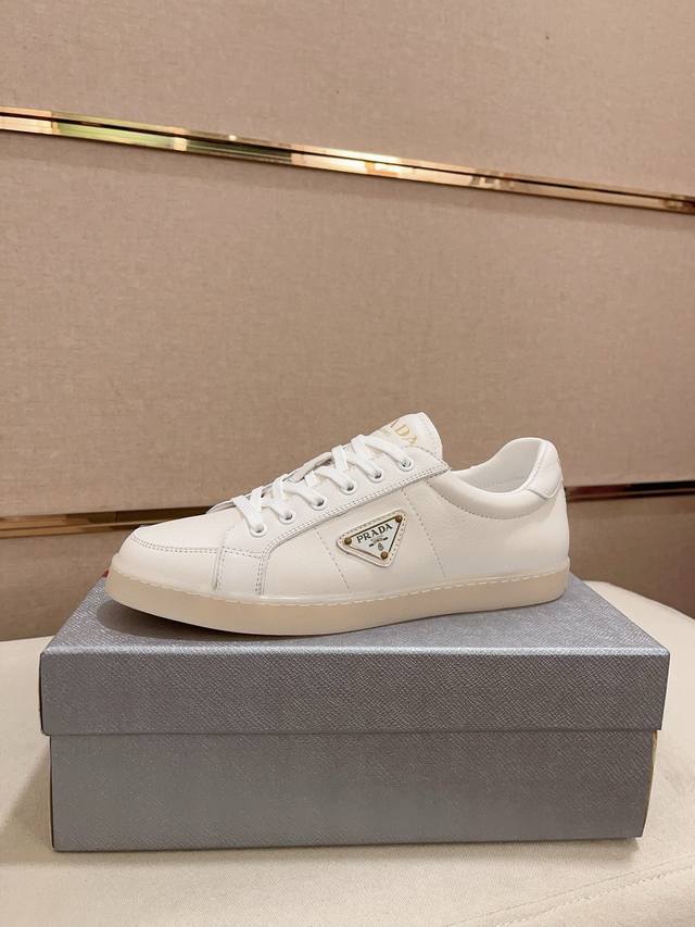 工厂价 高版本 高品质新款PRADA 普拉达 专柜同步上市， 新款男鞋、面料精选高科技滴胶工艺制作而成。内里:全牛皮内里。高端气垫开模防滑橡胶大底，精美线条、简