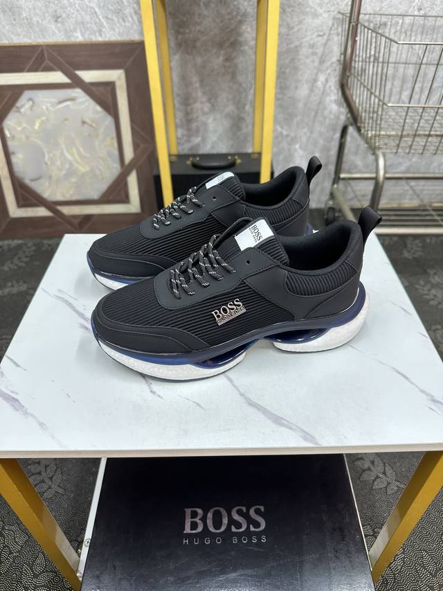 BOSS 原版经典款休闲鞋，本款是官方主打经典款，1:1质量，原厂名师制作。完美楦型，大方时尚的设计，吸引了众多消费者的追捧，适合司机驾车行驶，要的就是市场最高