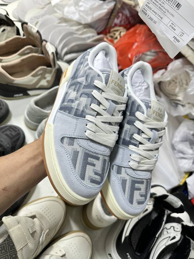 情侣款顶级版本 Fendi芬迪新春爆款系列 情侣休闲运动鞋 FD match 原版RMB7 购入 一比一复刻 设计师Kim Jones打造的首款运动鞋fendi