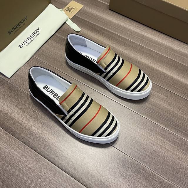 BURBERRY 原单版本 巴宝莉：顶级代购男士最新专柜同步发售，意大利进口原版 纳帕小牛皮 品牌图腾布匹 凸显 高端 贵气 档次 旅游 居家 不二之选”做工考
