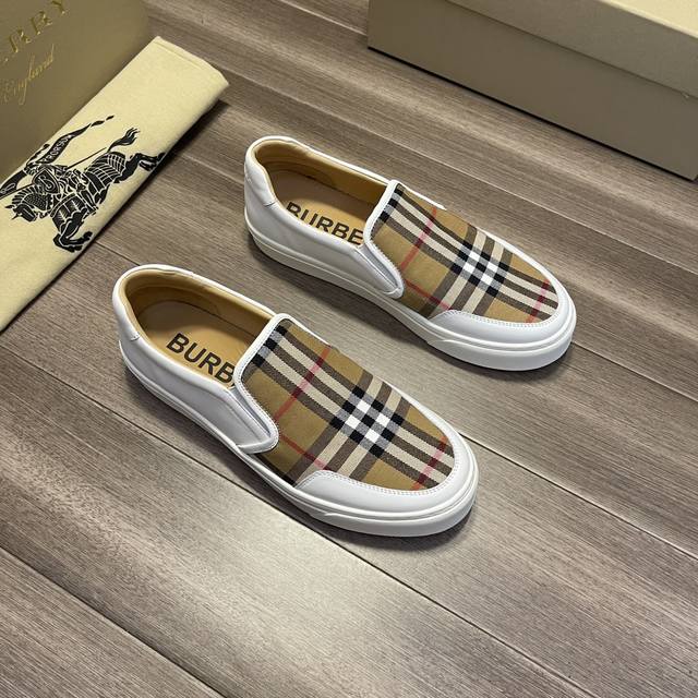 BURBERRY 原单版本 巴宝莉：顶级代购男士最新专柜同步发售，意大利进口原版 纳帕小牛皮 品牌图腾布匹 凸显 高端 贵气 档次 旅游 居家 不二之选”做工考