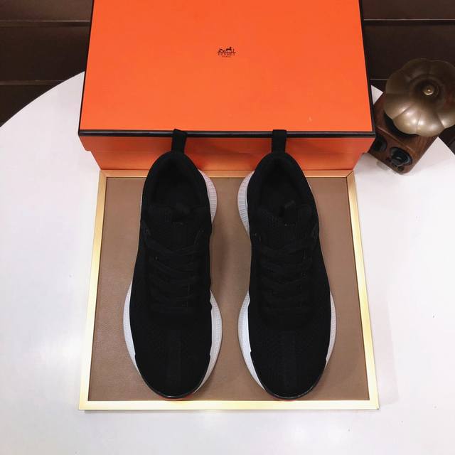 工厂 爱马仕HERMES 牛皮内里 爆款男鞋专柜原单货！世界顶级品牌..奢华品质.... 时尚 上脚高档次 ..给你低调奢华的舒适体验。鞋面采用意大利原厂飞织舒