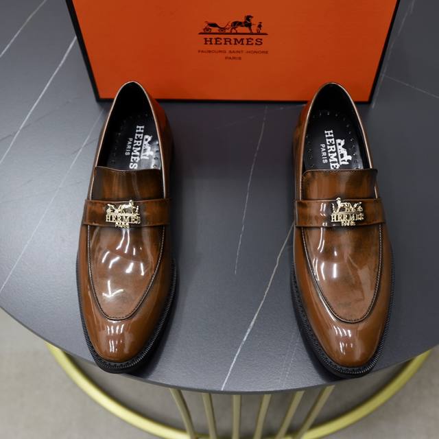 牛里 品牌：爱马仕 尺码：38-44 45可定制 等级： 专柜经典款 材料： 原版牛皮鞋面 舒适牛皮内里 原版耐磨轻便防滑大底 款式类别：正装休闲皮鞋 颜色：