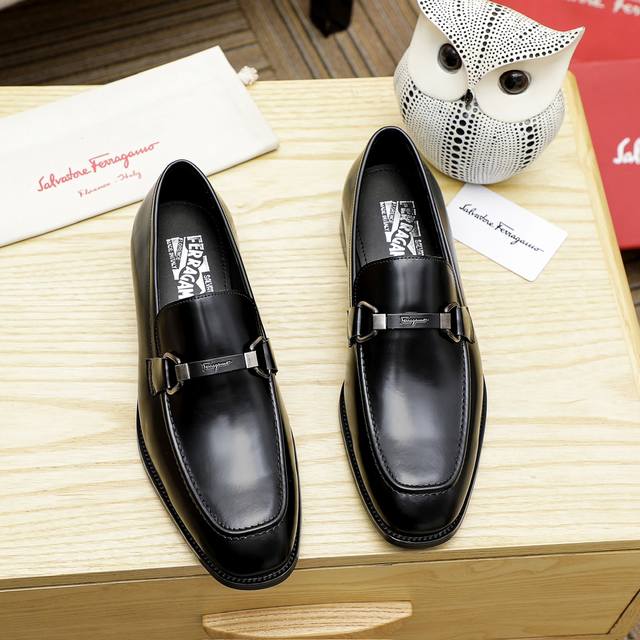 工厂价 菲拉格幕 Ferragamo 新款男士休闲套脚鞋官网原版1:1开模，原单品质做工精细，高端奢华鞋面采用进口意大利头层牛皮水染皮内里橡胶耐磨防滑大底，穿着
