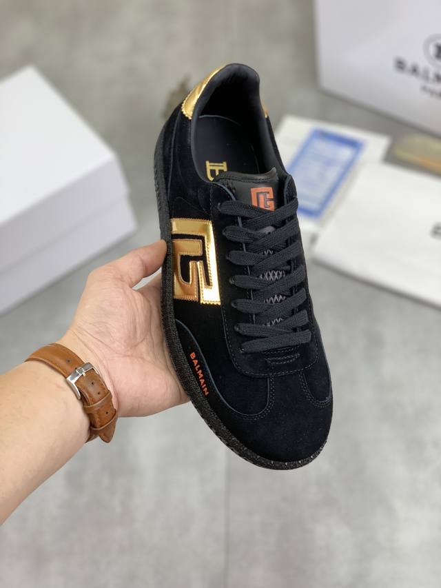 工厂价 实价 高版本 BALMAIN巴尔曼 B-Skate运动鞋 B-Skate 多材质拼接撞色运动鞋 ，鞋面饰有黑色鞋带，头层牛皮拼接鞋舌点缀 Balmain