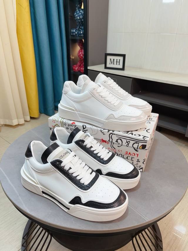 出厂价 Dolce＆Gabbana DG 原版进口头层牛皮羊皮内里，上脚轻便、舒适 、百搭、原版特供大底深受潮流男士的青睐欢迎对比品质精致奢华，超A级别！版型对