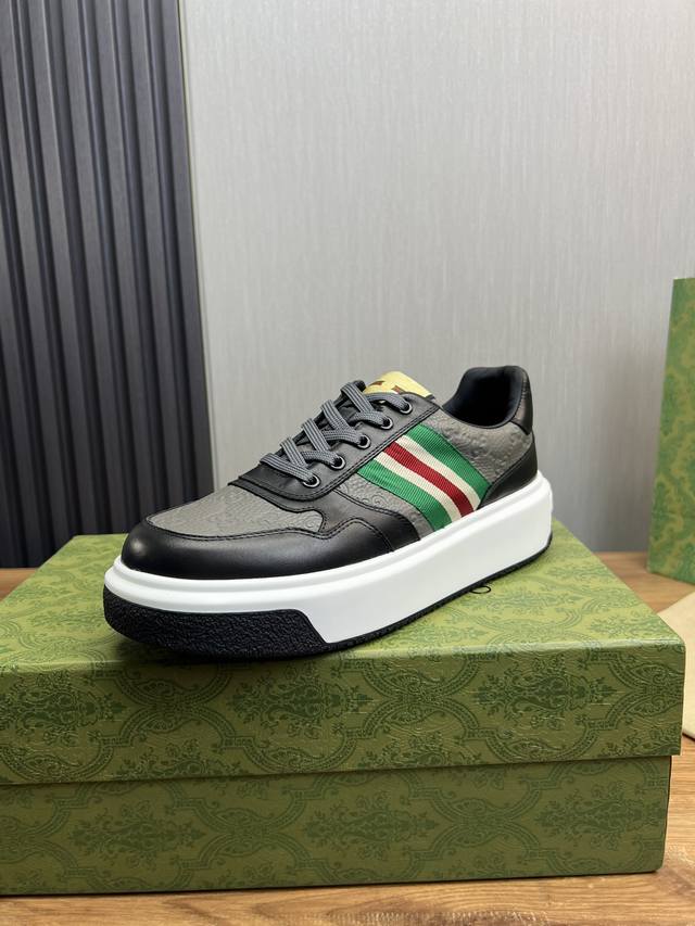 工厂价 Gucci 古驰 高端品质 原单 鞋面：纳帕小牛皮、荔纹小牛皮、电脑刺绣品牌图腾 内里：水染牛皮 大底：超轻TPU 橡胶；双色成型大底 超高品控 做工精
