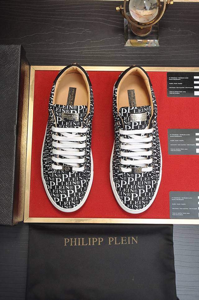 出厂价 PHILIPP PIEIN 全牛皮内里 菲利普普萊茵 官网最新款原版开模，面料：原版头层粒面小牛皮，原版五金轱辘头，裡料：牛皮内里做工精细，完美楦型，码