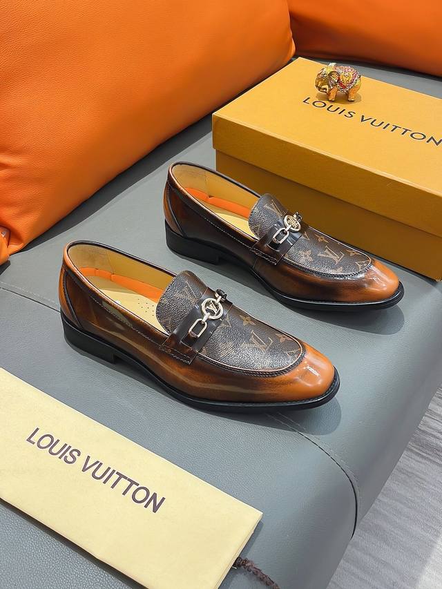 商品名称：LOUIS VUITTON 路易 威登 正规码数: 38-44 皮鞋 商品材料：精选 牛皮鞋面，舒适牛皮内里；原厂大底。