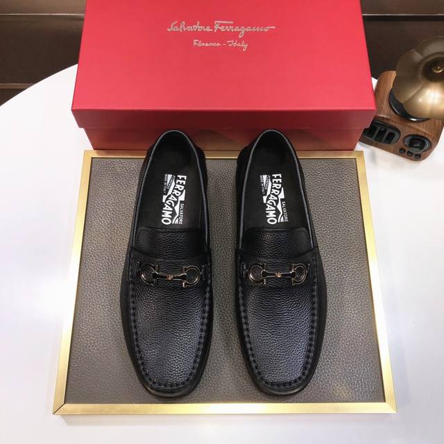 工厂 Ferragamo 菲拉格幕 高端牛里 新款 Ferragamo* 顶级版本 菲拉格幕经典休闲皮鞋！选用进口原版牛皮，内里头层舒适牛皮内里！原版耐磨橡胶大