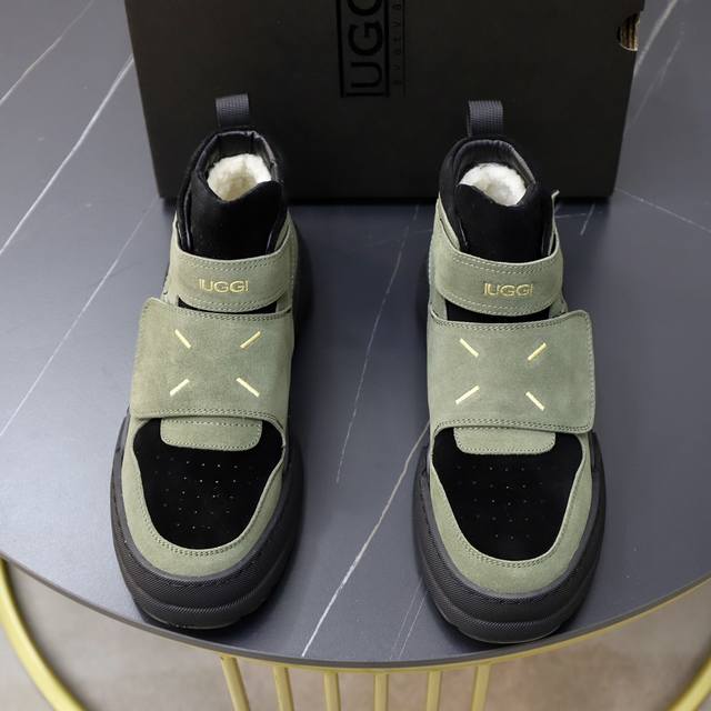 澳洲进口加厚羊毛 品牌：UGG正品代购 尺码：男39-44 45订做 等级： 官网1:1 材料： 头层真皮防水防冻鞋面 真羊毛内里 原版大底 轻便 柔软 防滑