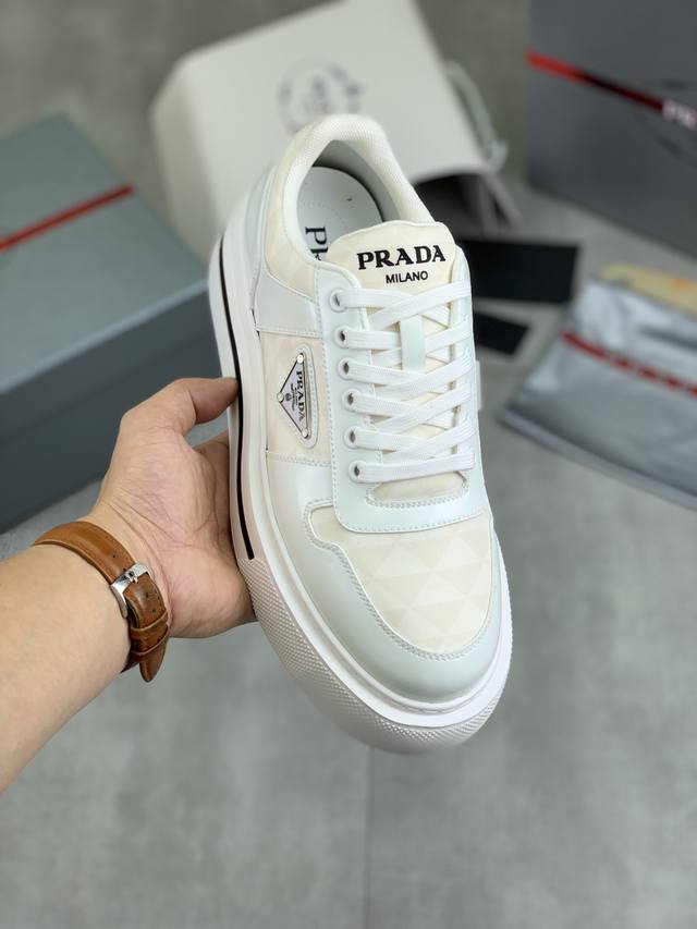 工厂价 实价 高版本 官网爆款上市， 潮牌 普拉达Prada 主推爆款，前卫百搭时尚男鞋私版开模，牛皮面拼接1：1复刻..时尚干脆、原版进口牛皮内里牛皮垫脚；大