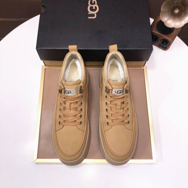 工厂 UGG 全羊毛内里 顶级高端品质皮毛一体保暖雪地靴来自澳洲温暖奢侈品牌男鞋，UGG-5877官网同步、采用进口牛皮制作，精心缝制而成..进口橡胶发泡大底