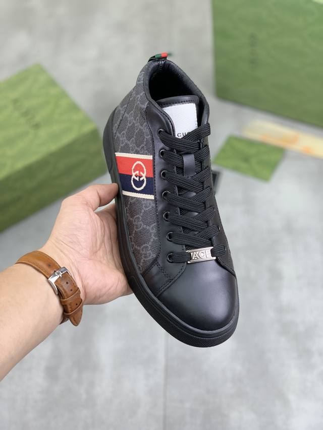 工厂价 实价 皮里和绒里 古奇GUCCI 官网最新款高帮休闲时尚男鞋，爆款版型简洁大气，潮男专属.独有的官网最新品牌双G素元素古奇原版装饰，时尚又大方，面料原版
