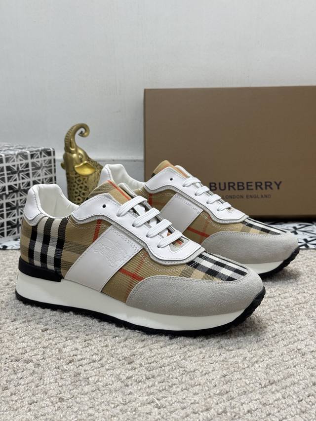 出厂价 实价 BURBERRY2024C新款巴宝莉家男士经典低帮运动鞋，以 Vintage 复古格纹棉搭配牛皮材质焕新演绎，装饰焕新的品牌徽标。羊皮内里，耐磨防