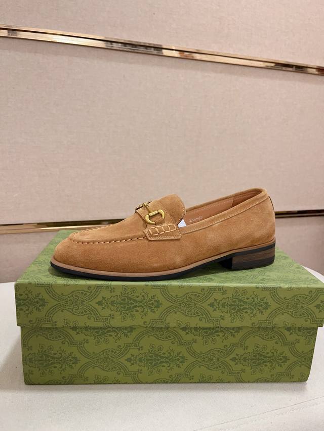 工厂价 Gucci～古奇 男鞋专柜原单货！世界顶级品牌..奢华品质.... 时尚 上脚高档次 ..给你低调奢华的舒适体验。鞋面采用纯意大利进口原板头层牛皮..吸
