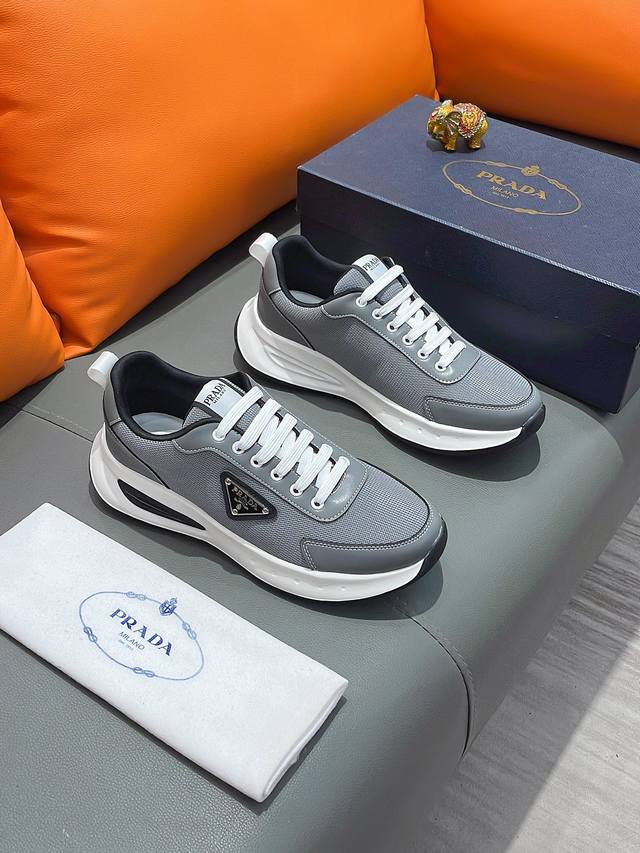 商品名称：Prada 普拉达 正规码数: 38-44 休闲鞋 商品材料：精选 网布鞋面，柔软羊皮垫脚，原厂特供大底。