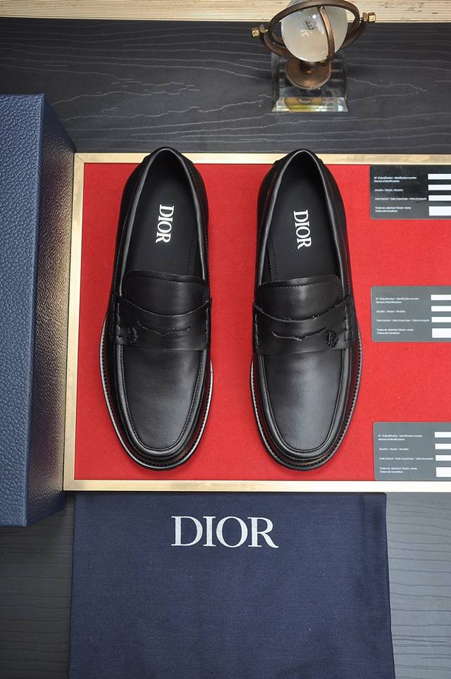 出厂价 Dior 水染牛皮内里 迪奥原版1:1高品质出厂，进口原版料，进口版原牛皮，水染牛皮内里，原版tpu大底，码数:38-44 45定制