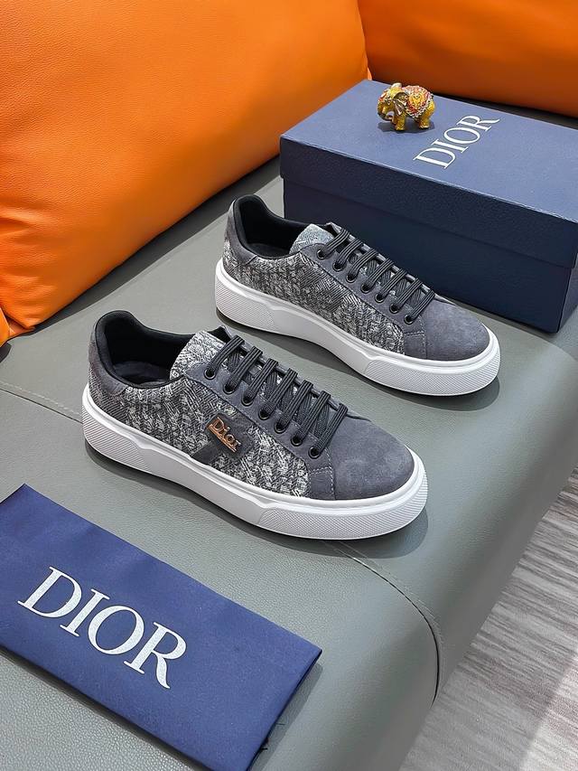 商品名称：Dior 迪奥 正规码数: 38-44 休闲鞋 商品材料：精选 牛皮鞋面，柔软羊皮内里；原厂大底。