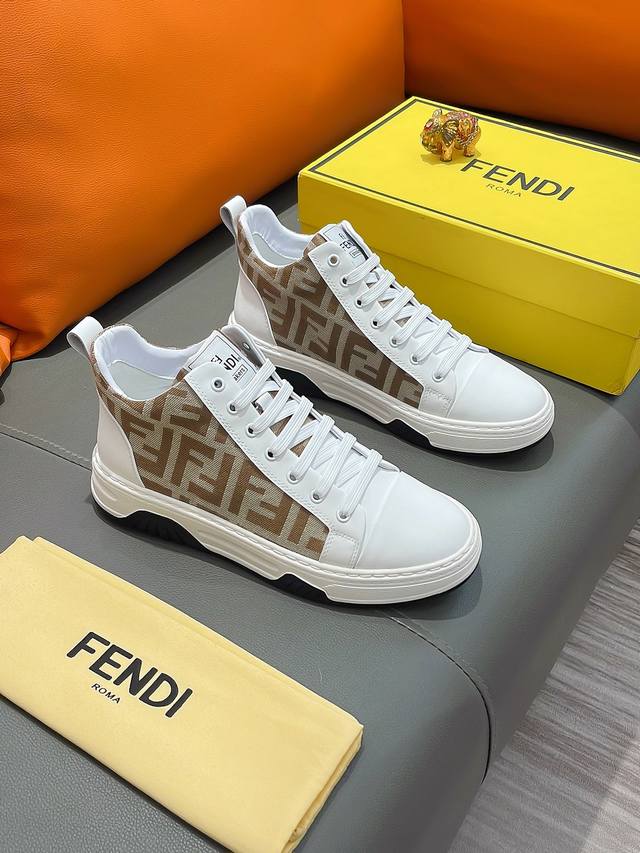 商品名称：Fendi 芬迪 正规码数: 38-44 高帮鞋 商品材料：精选 牛皮鞋面，柔软羊皮内里；原厂大底。