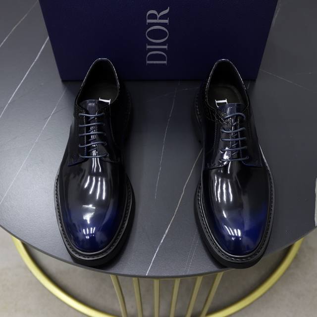 出厂价： 顶级原单 品牌：迪奥dior 标准码：男码39-44 38 45 可以定做 等级：官网同款 原单品质 材料：原版牛皮 水染牛皮内里 原版尊贵大底 款式