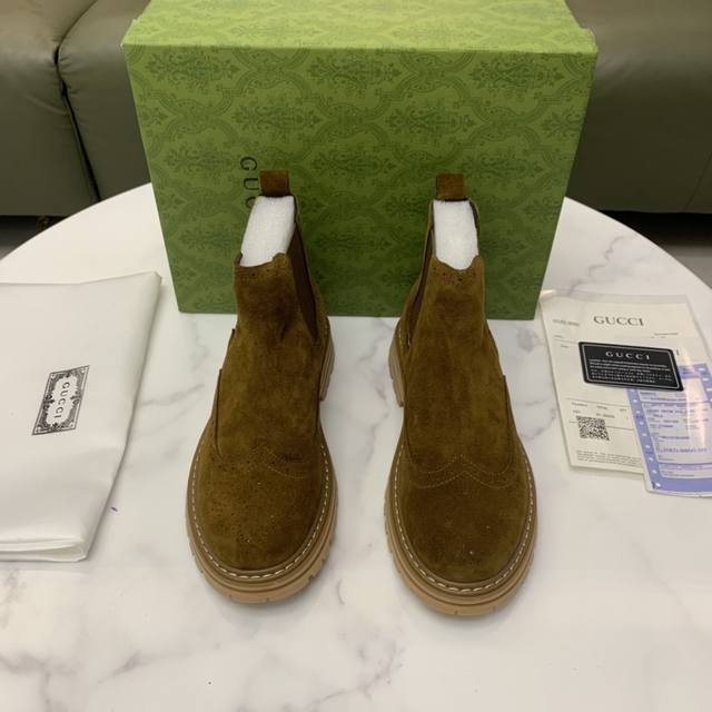 商品商标:Gucci 古奇 正码码数:38-44 37.45.46定做 商品材料: 牛里.绒里可选 G家新品马丁靴加拿大进口全头层高丝光磨砂面料 高端大气上档次