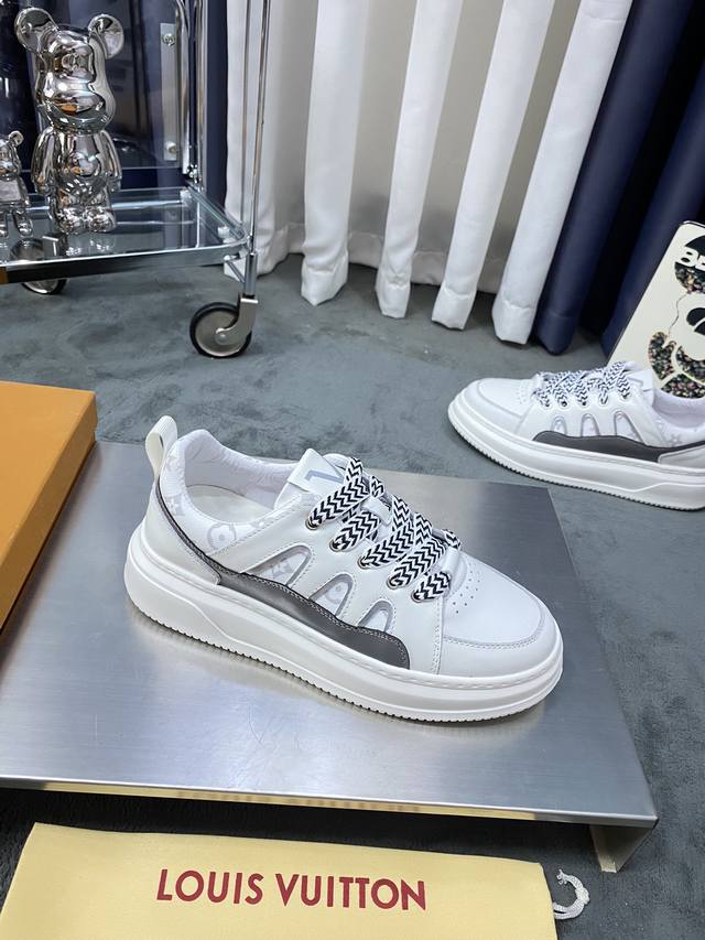 商品商标:Louis Vuitton 路易威登 正码码数:38-44 商品材料:L家新款专柜同步，鞋面真皮面料，经典大方版面潮人必备，复杂工艺完美复刻，进口柔软
