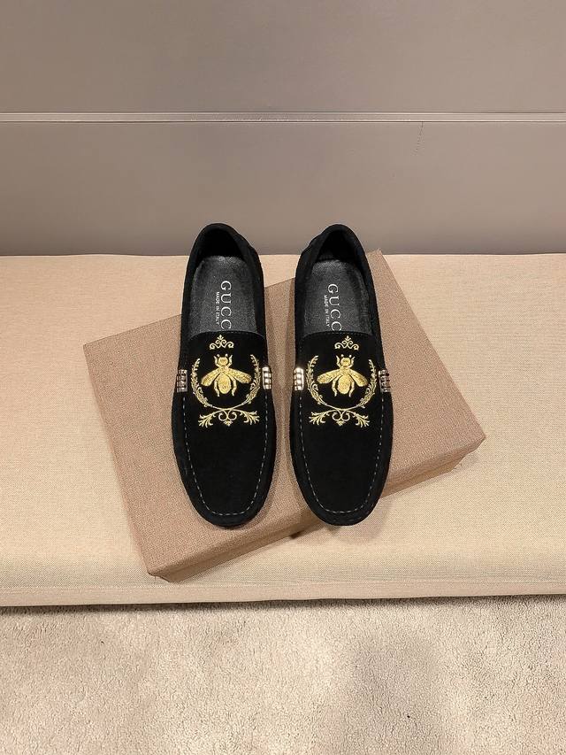 实价 ，品牌古奇，英文名gucci，官网正品此巴黎时装周走秀款，惊世骇俗，古奇不一样的感觉，自然不失高雅，[爱情] 鞋面采用头层进口意大利牛皮，头层羊皮内里，穿