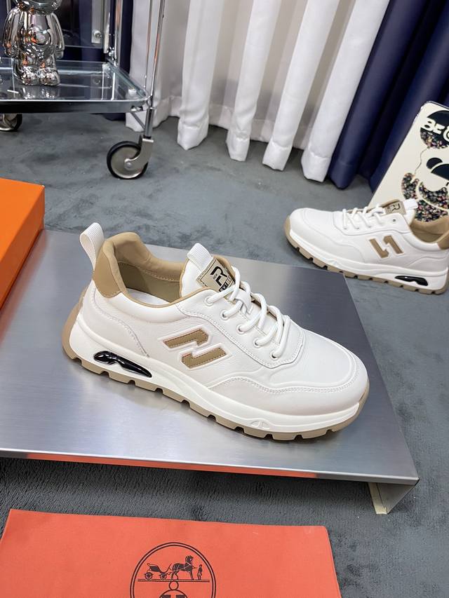 商品商标: Hermes 爱马仕 正码码数:38-44 商品材料: He*Mes 牛皮鞋面高级猪皮里垫脚，超轻tpu发泡 超高品控 做工精细：凸显 高端 贵气