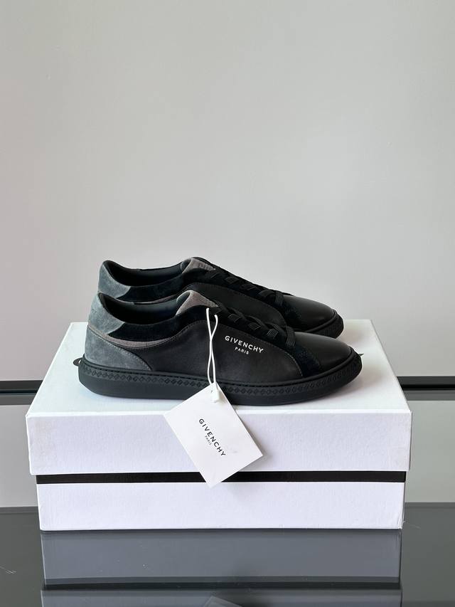 givenchy 纪梵希 新款系带logo City运动鞋，简约时尚小白鞋，小牛皮拼接翻绒面皮革鞋面，鞋舌集后跟饰品牌标识，经典运动休闲版型设计，拼接设计灵动感