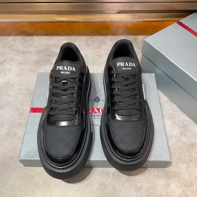 厚底潮牌 普拉达prada 主推爆款，前卫百搭时尚男鞋私版开模， 牛皮拼接1：1复刻..时尚干脆、大气个性更潮更抢眼更追求档次，它将颠覆旧念，与您共度时尚潮人必