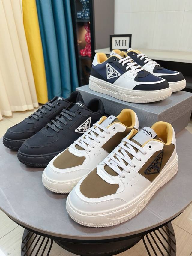 出厂价 普拉达 Prada 奢华时尚的高端产品完美的楦型加上顶级的手工制作，使得本款鞋子立马形成了一股浓郁的贵族气息。进口头层牛皮搭配布洛克雕花工艺真皮内里法国
