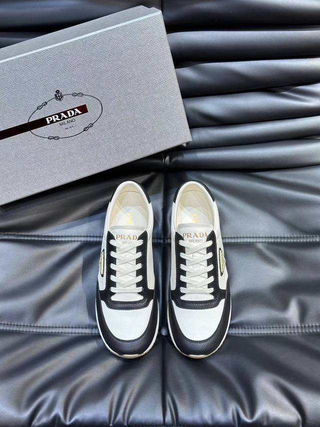 38-45 Prada 普拉达新款男士真皮运动鞋，市面最高版本 、欢迎任意对比！原版皮料质感极佳，超上档次！意大利进口胎羊网内里，可拆式垫！奢华用料、精细做工，