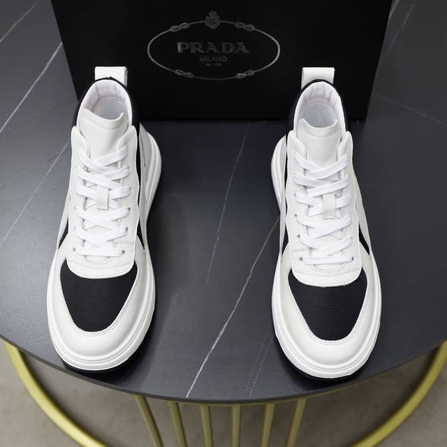 商品商标:Prada 普拉达 正码码数:38-44 45订做 商品材料:原版牛皮面料 舒适猪皮内里 轻便耐磨大底，男士时尚休闲鞋 跑步 运动鞋 尊贵奢侈品大牌元
