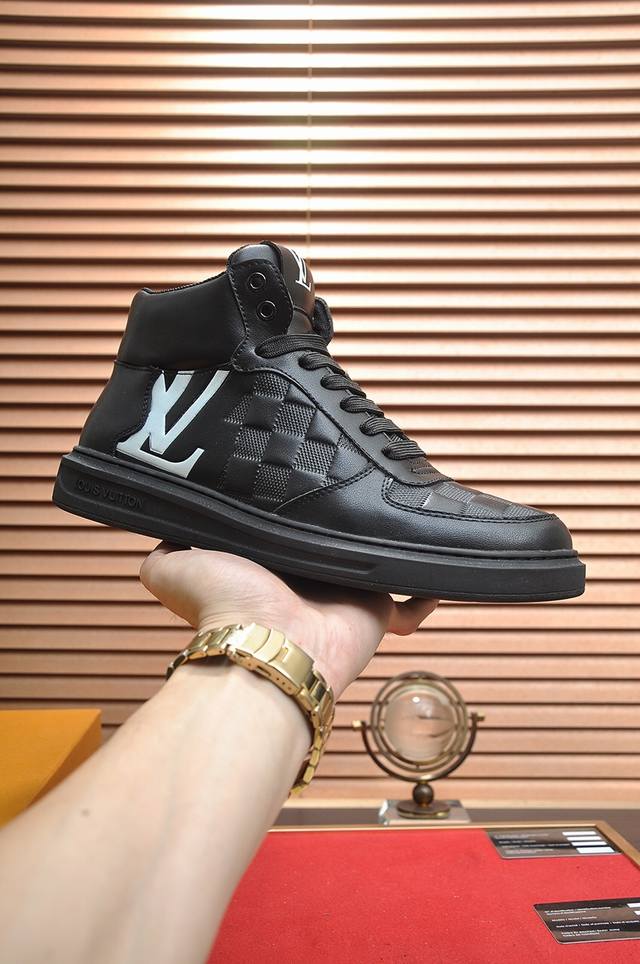 louis Vuitton 全羊皮内里 Lv高帮.路易威登官网同款原单爆款 Lv原工厂牛皮1：1原板 羊皮内里鞋面进口牛皮。身配件一比一开模 专柜品质 亲们你还