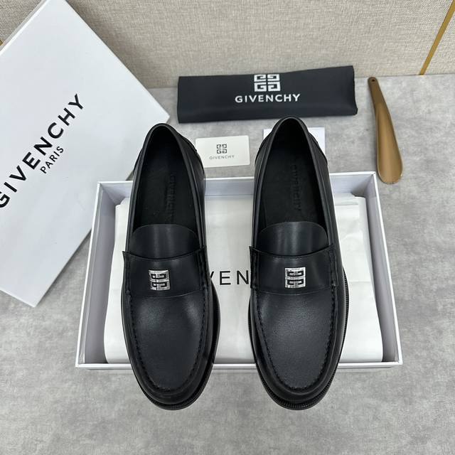 Gvx 新品 纪梵*希 男士乐福鞋皮鞋 采用进口牛皮 开边珠亮 翻毛皮皮打造 一脚蹬便鞋 品牌4G五金扣贯穿鞋面 一脚蹬穿着 进口水染牛皮内里 牛皮垫脚原版真皮